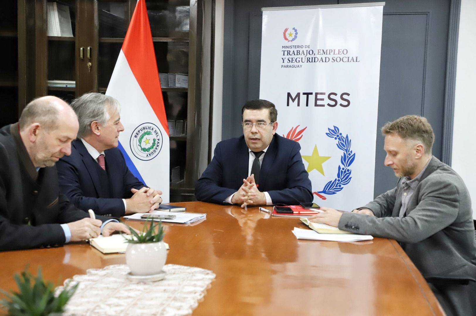 Paraguay fortalece relacionamiento y cooperación tripartita con la OIT