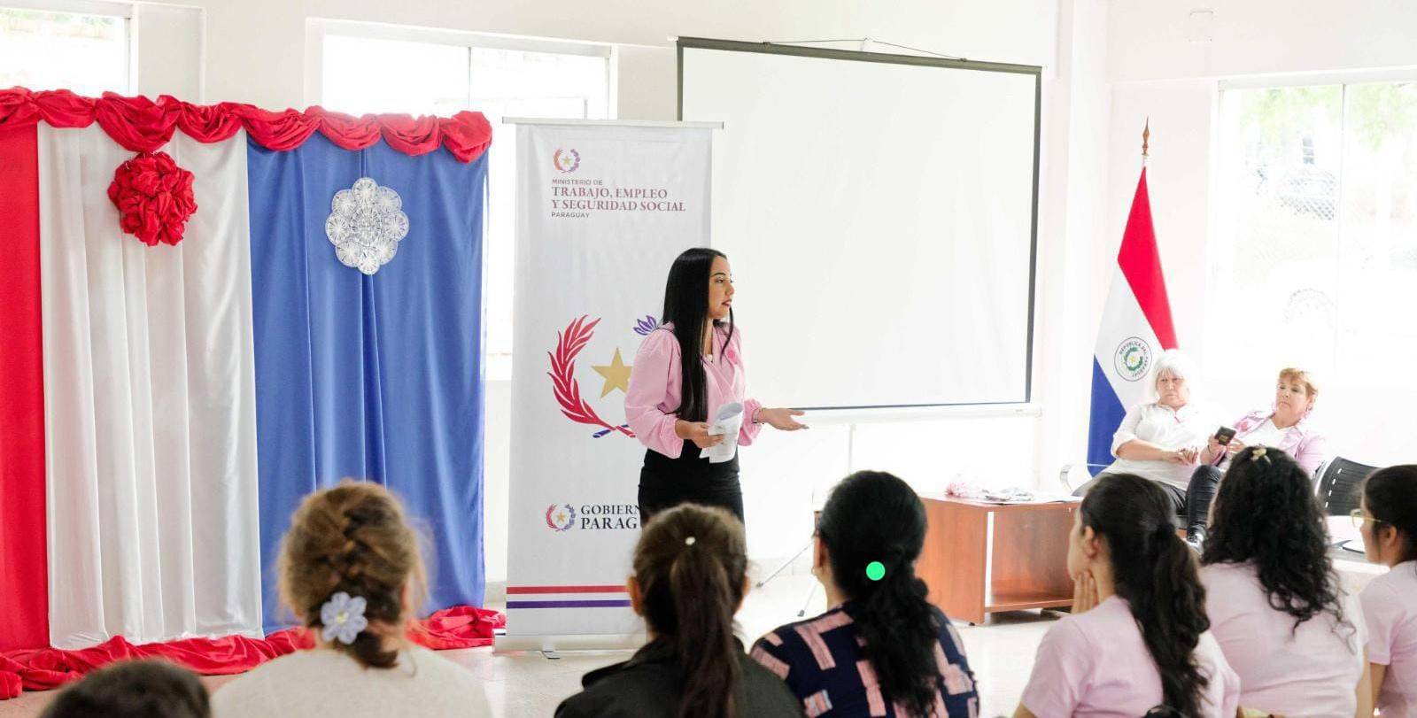 Octubre Rosa: Trabajadoras se informan sobre licencias laborales para exámenes mamográficos